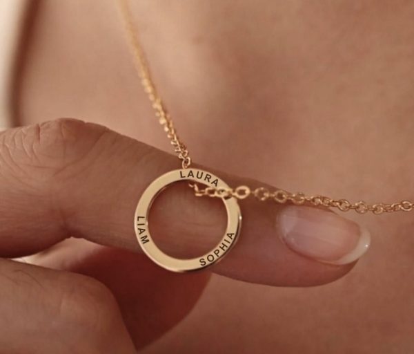 Collier Laura